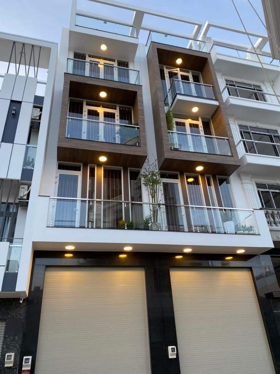 Bán nhà hxh Lê Văn Sỹ 6 lầu dt 7x25m 