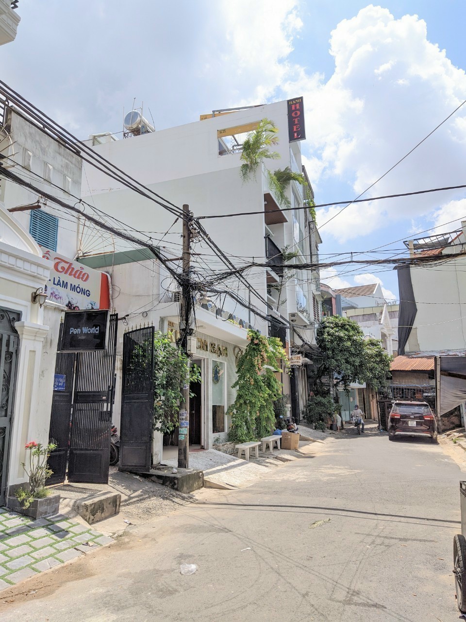 Bán nhà hẻm đang kinh doanh dịch vụ khách sạn ngay gần bến xe miền đông