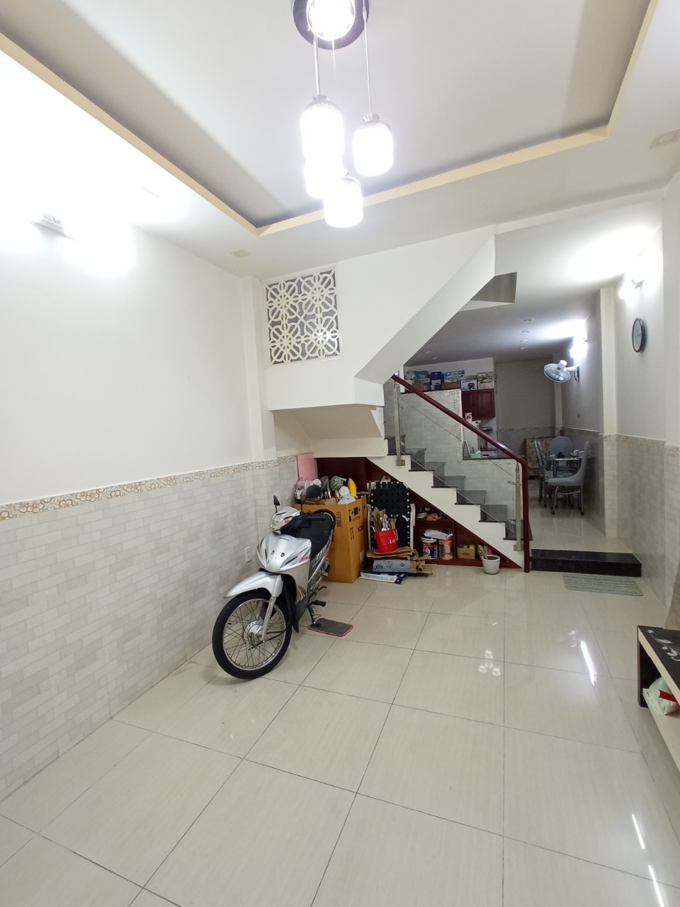 Nhà ngay chợ Bà Hom vị trí giáp các tuyến đường lớn đi trung tâm q1 chỉ 15 phút