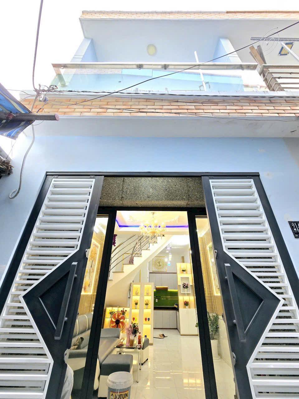 Bán nhà 2 lầu ngay chợ cách Huỳnh Tấn Phát 200m, Giá 1,9 Tỷ