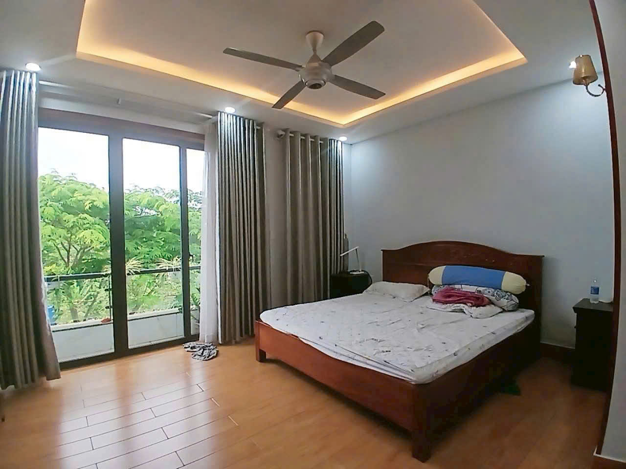 Bán nhà giá 10 tỷ vị trí đẹp sổ hồng riêng có ngân hàng hỗ trợ trả góp